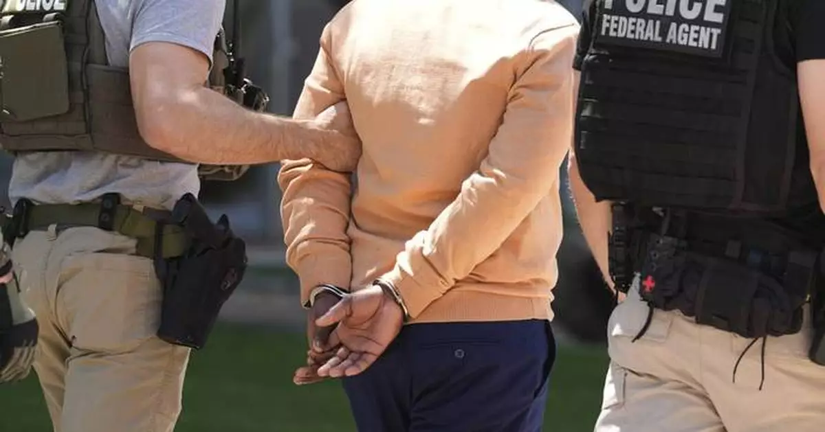 ICE agents wait in hallways of immigration court as Trump seeks to deliver on mass arrest pledge