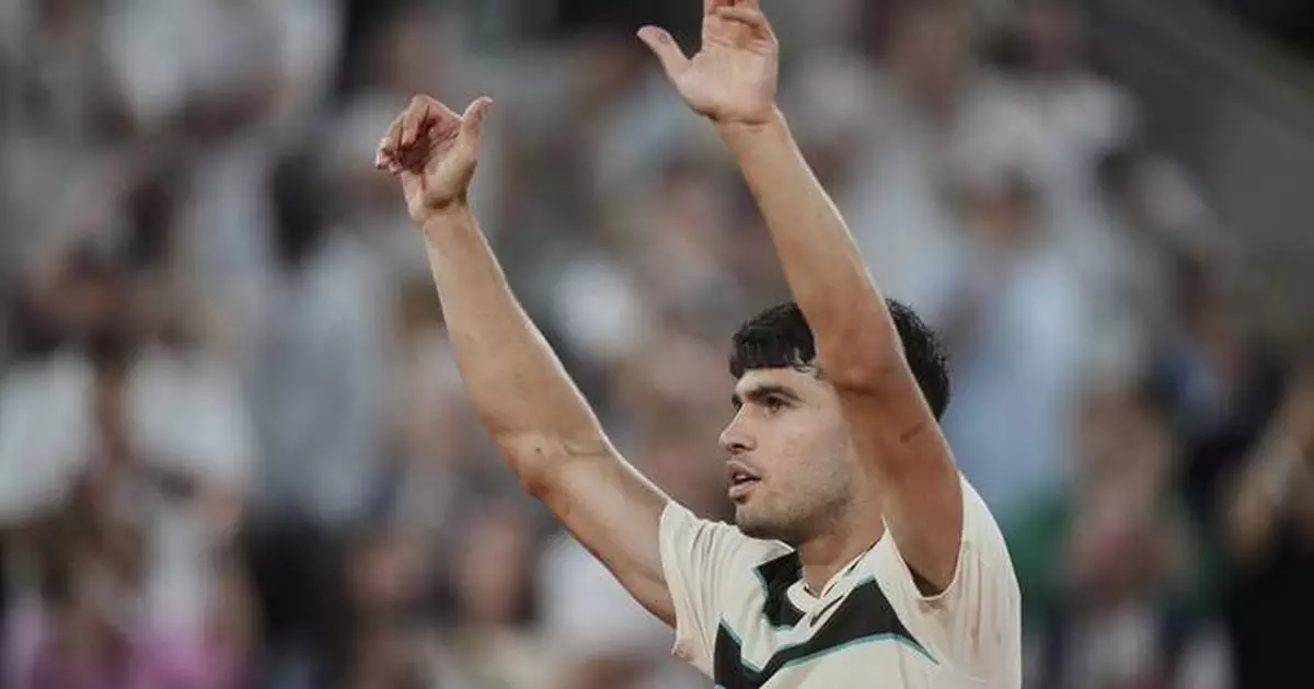 Defending champion Alcaraz labors into fourth round of the French Open