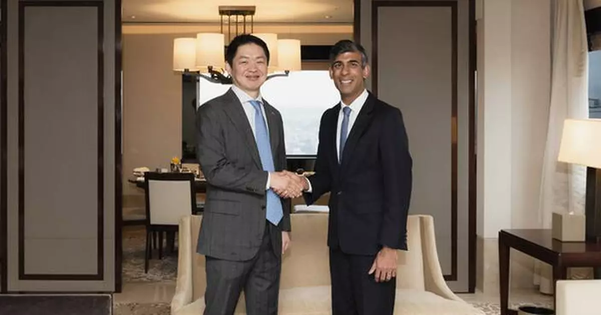 SK Networks President Sunghwan Choi encounters former UK Prime Minister