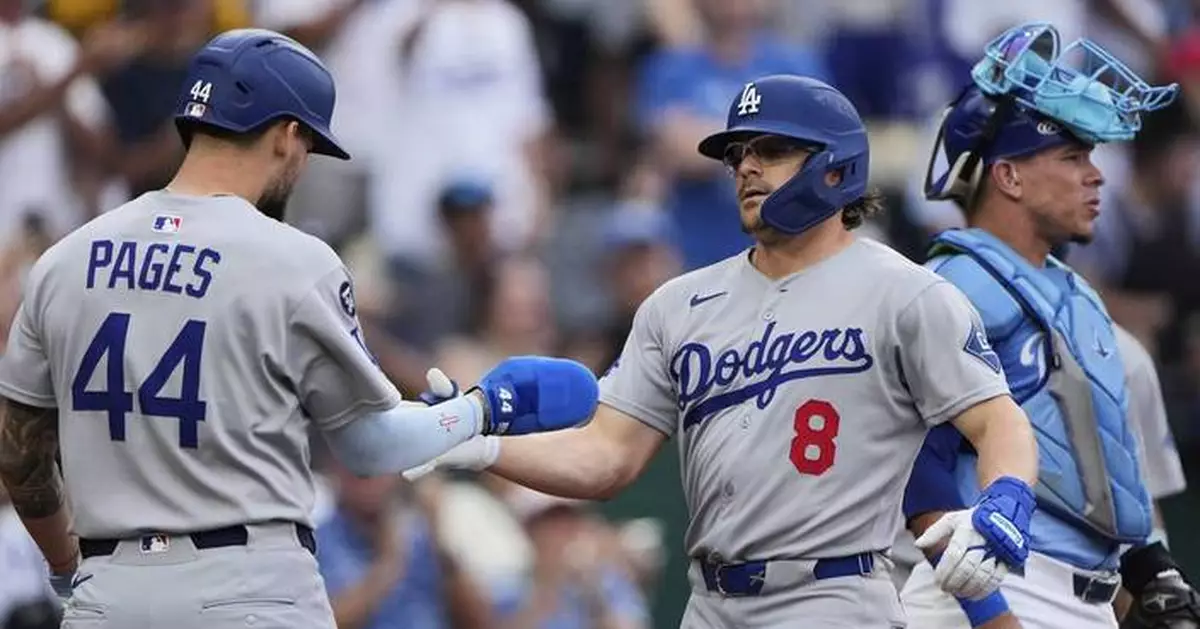 Dodgers' Hernández and Smith homer, Wrobleski pitches 6 innings of 3-hit ball in 5-1 win over Royals