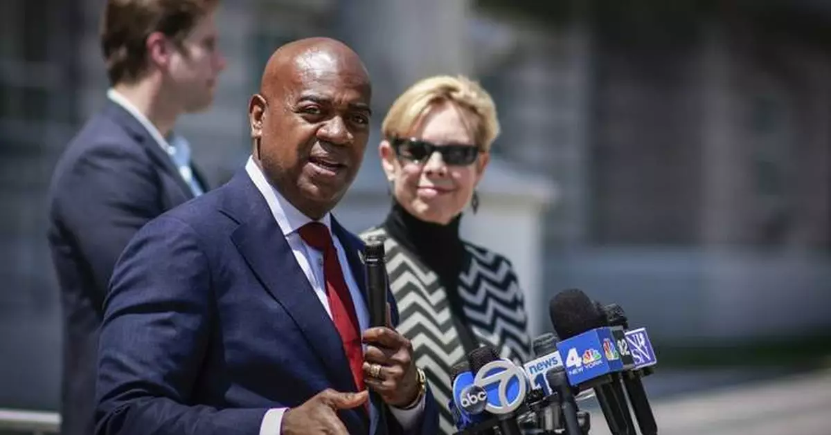 Newark mayor sues New Jersey's top federal prosecutor after arrest at immigration detention site