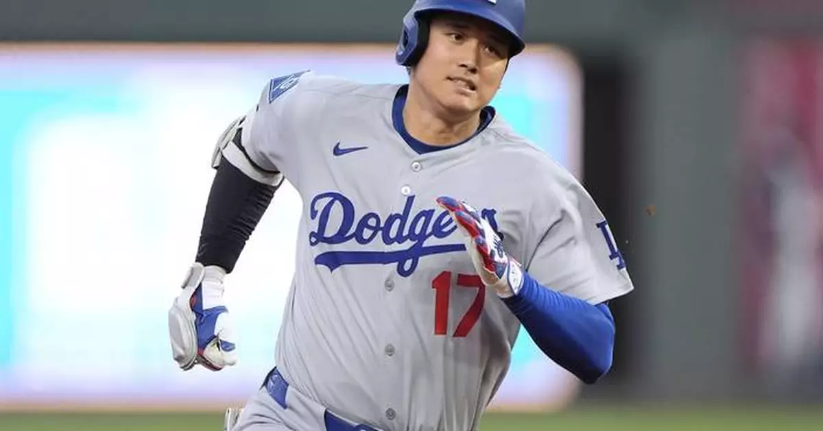 Ohtani hits 29th homer, adds RBI triple to lead Dodgers over Royals 5-4
