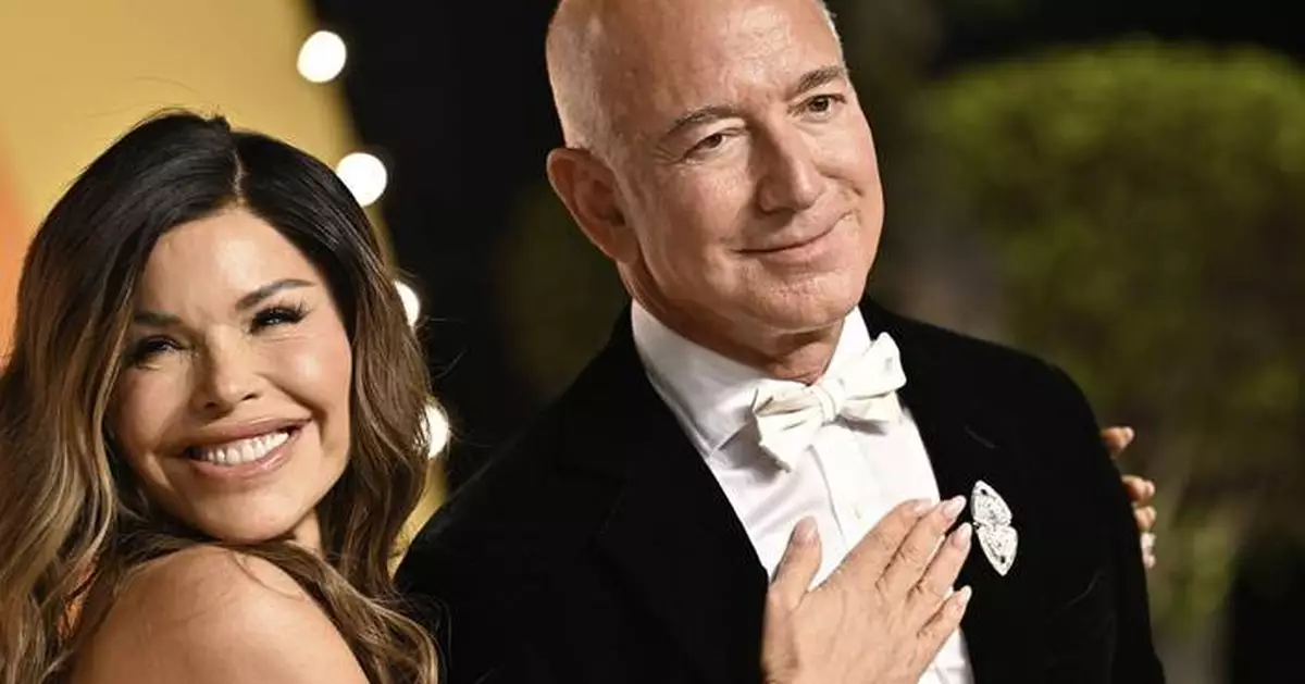 Bezos and Sanchez arrive in Venice as protesters say their wedding highlights wealth inequality
