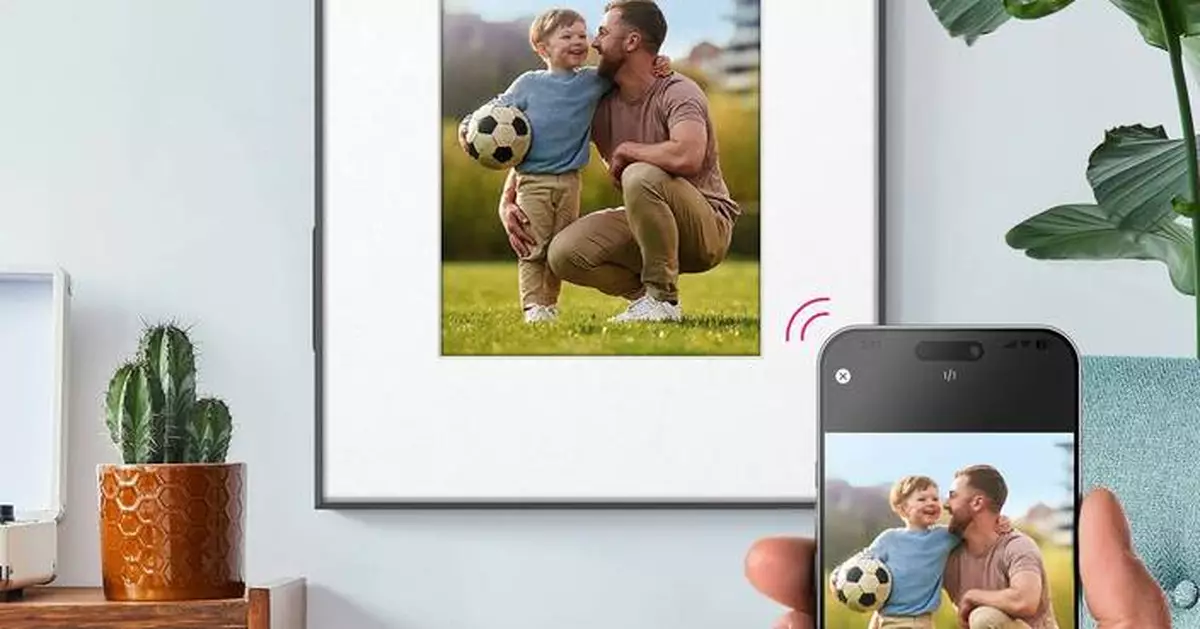 Aluratek Unveils 13.3” ePaper WiFi Digital Photo Frame — The World's First Digital Photo Frame Not Requiring AC Power!