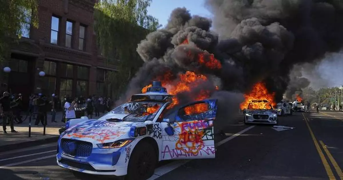 Trump authorizes additional 2,000 National Guard members to Los Angeles, US officials say