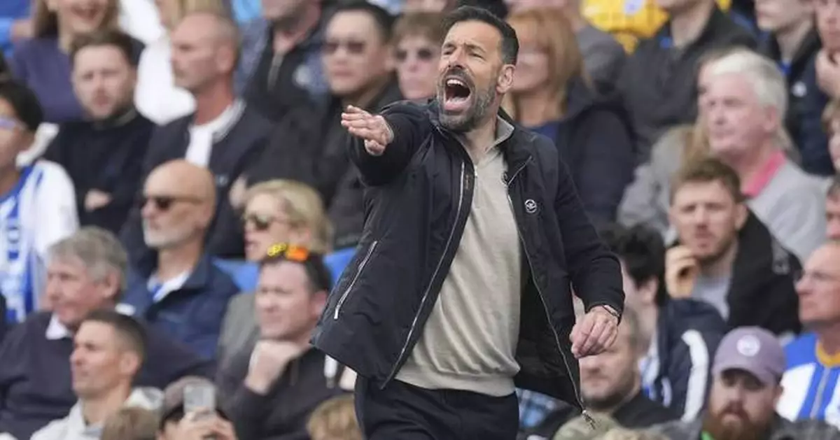 Van Nistelrooy out as coach of relegated Leicester