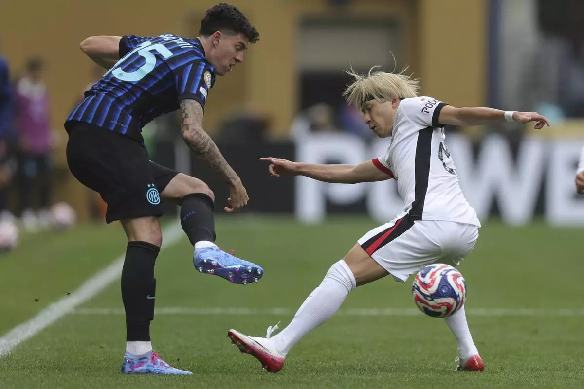 Inter Milan's Alessandro Bastoni, left and Urawa Red Diamonds' Yusuke Matsuo vie for the ball during the Club World Cup Group E soccer match between Inter Milan and Urawa Red Diamonds in Seattle, Saturday, June 21, 2025. (AP Photo/Ryan Sun)