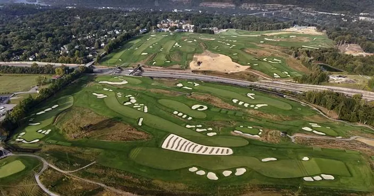 US Open gets a soggy start to the week at Oakmont, with Jordan Spieth among early arrivals