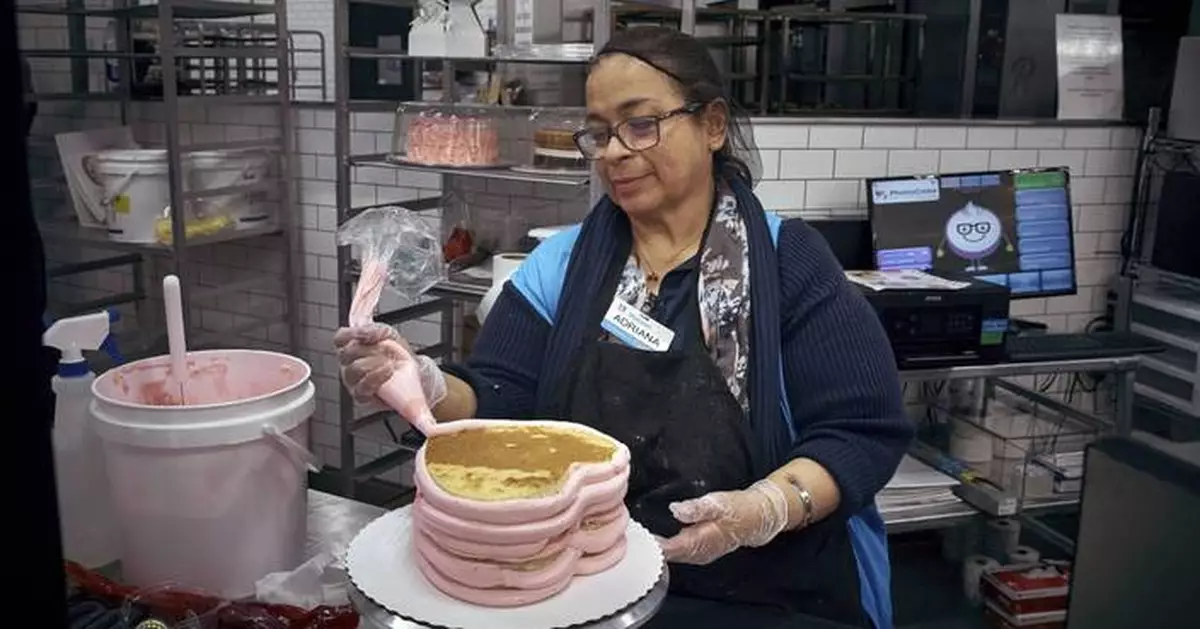 Walmart's army of bakery decorators take the cake when it comes to hourly store pay