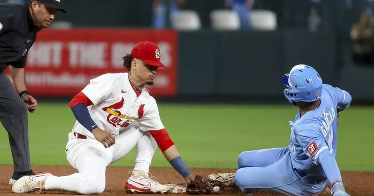 Garcia homers as the Royals beat the Cards 7-5 to split doubleheader
