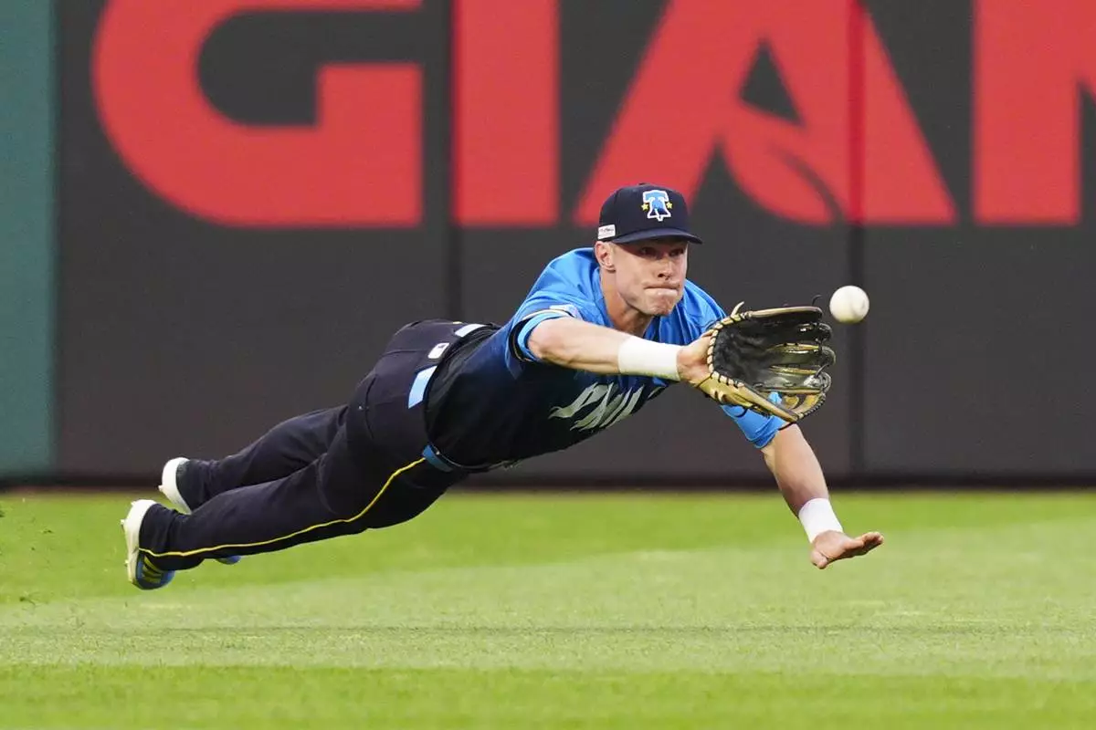 Philadelphia Phillies' Max Kepler makes a diving catch on a ball hit by Toronto Blue Jays' Myles Straw during the second inning of a baseball game Friday, June 13, 2025, in Philadelphia. (AP Photo/Derik Hamilton)