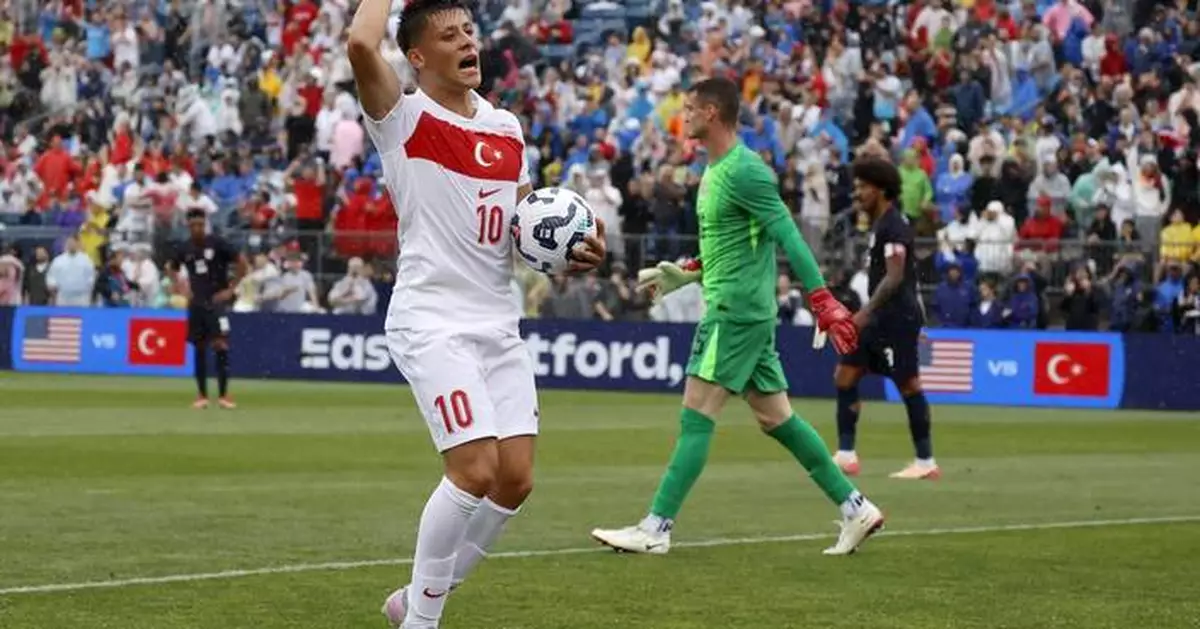 Turkey rallies for 2-1 win in friendly against US, which loses 3rd straight under Pochettino