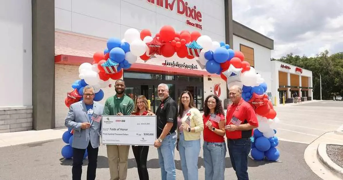 Southeastern Grocers salutes military families with $300,000 donation to Folds of Honor