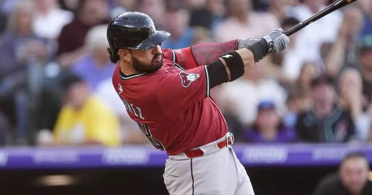 Eugenio Suárez homers in consecutive innings for Diamondbacks to reach 300 for his career