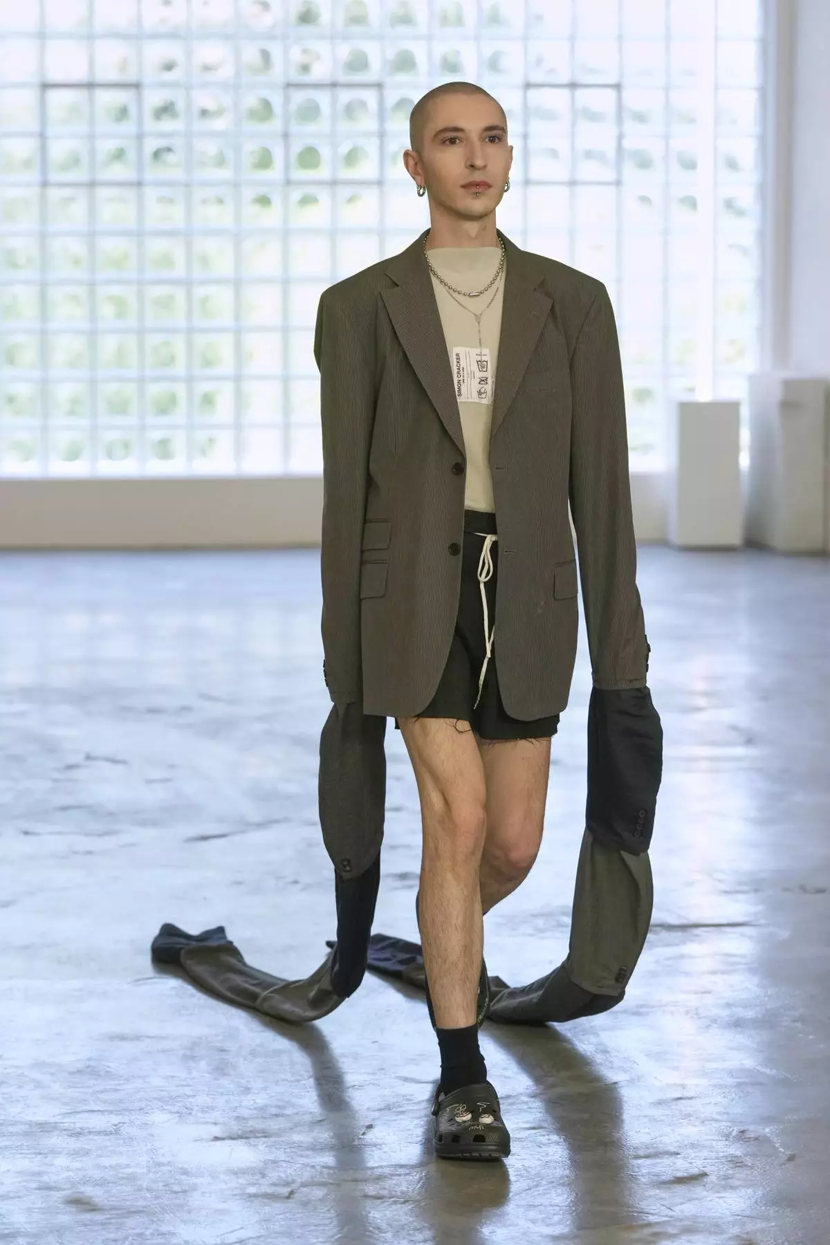 A model wears a creation as part of the men's Simon Cracker Spring-Summer 2026 collection, that was presented in Milan, Italy, Sunday, June 22, 2025. (AP Photo/Luca Bruno)