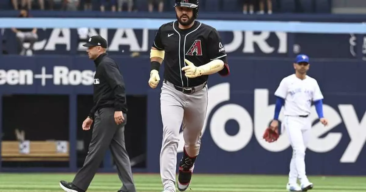 Suárez hits 22nd homer and drives in 4 and Diamondbacks beat Blue Jays 9-5 to avoid sweep