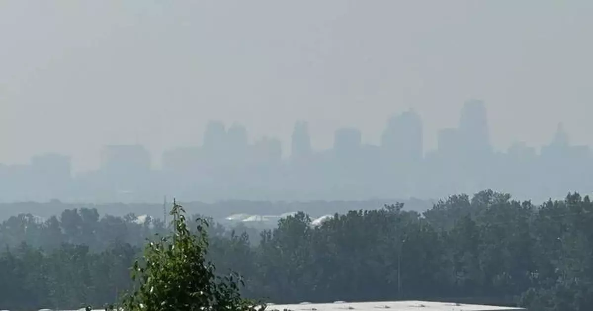 Air quality worsens in eastern US as Canadian wildfire smoke hangs over Midwest