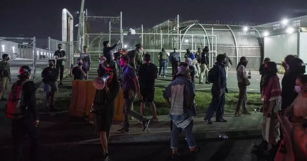 Mexico's president calls for no ICE raids during Mexico-Dominican Republic soccer match