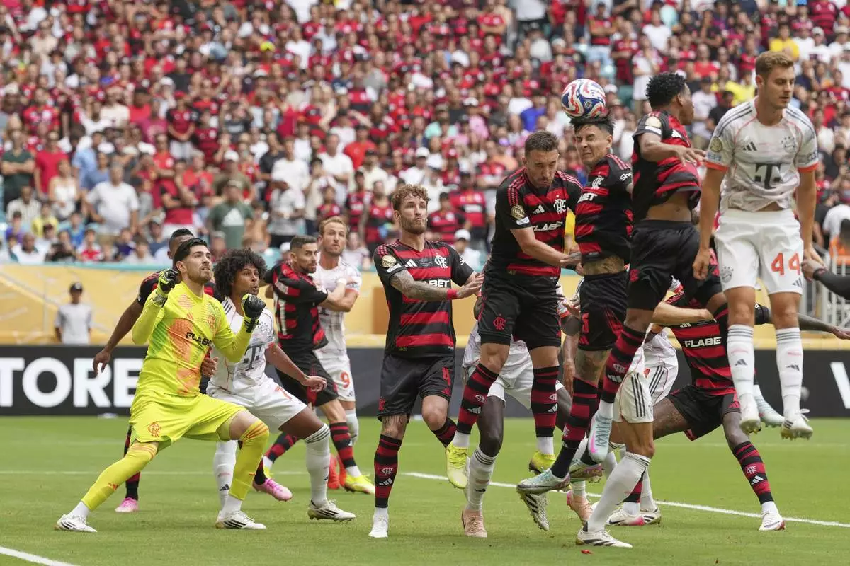 Flamengo's Erick Pulgar, center, heads a ball to scores a own goal during the Club World Cup round of 16 soccer match between CR Flamengo and Bayern Munich in Miami Gardens, Fla., Sunday, June 29, 2025. (AP Photo/Rebecca Blackwell)