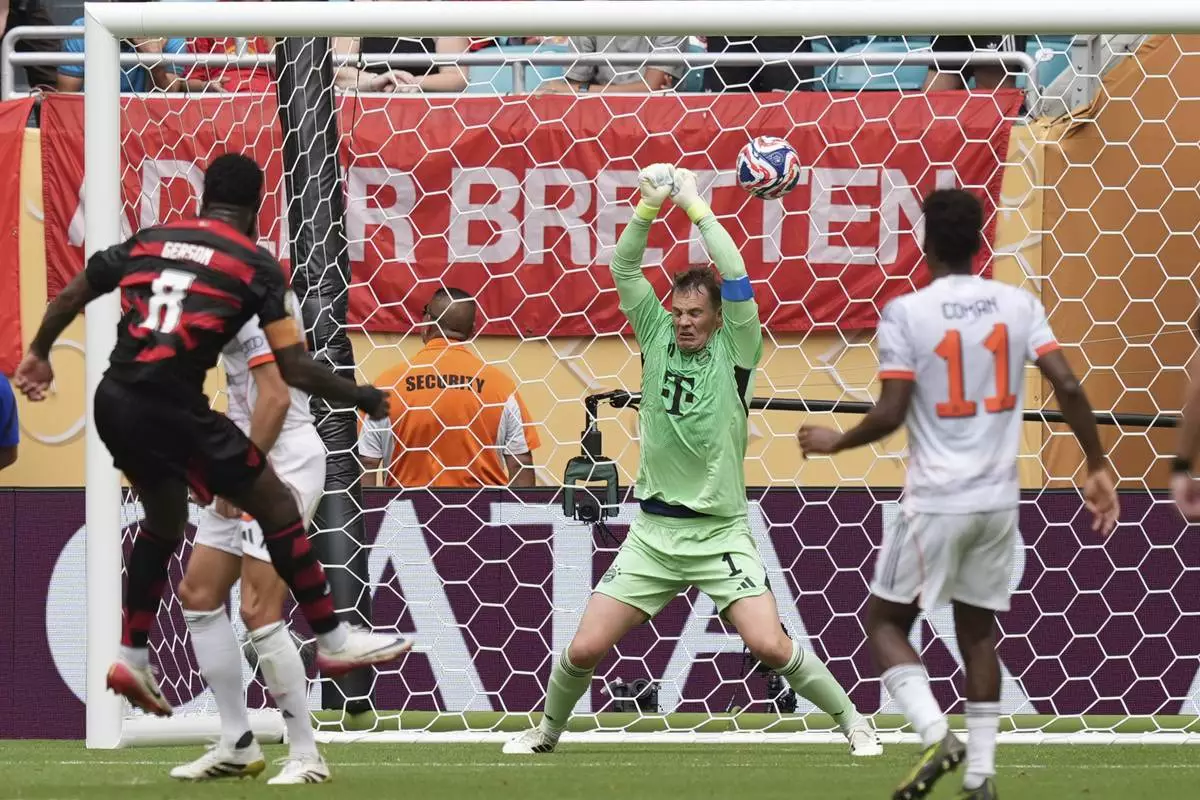 Flamengo's Gerson (8) scores his side's first goal against Bayern Munich during the Club World Cup round of 16 soccer match between CR Flamengo and Bayern Munich in Miami Gardens, Fla., Sunday, June 29, 2025. (AP Photo/Rebecca Blackwell)