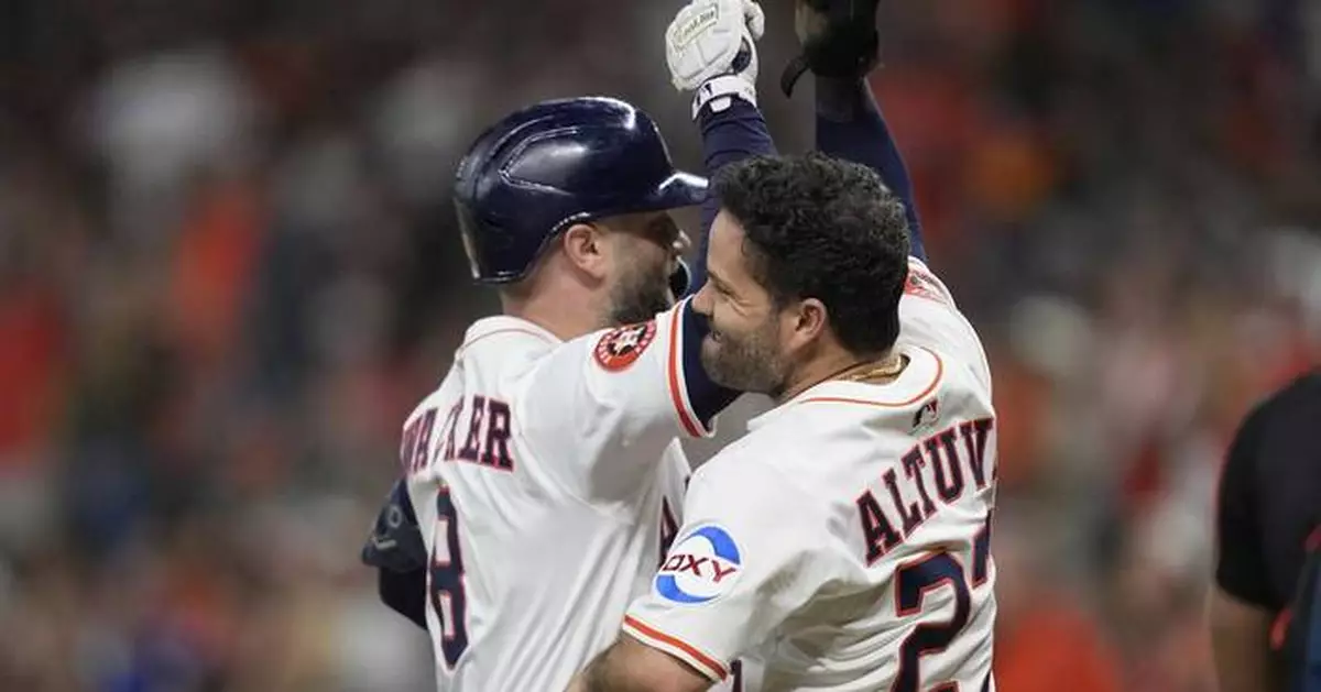 Walker homers and drives in 4 as Astros rout White Sox 10-2