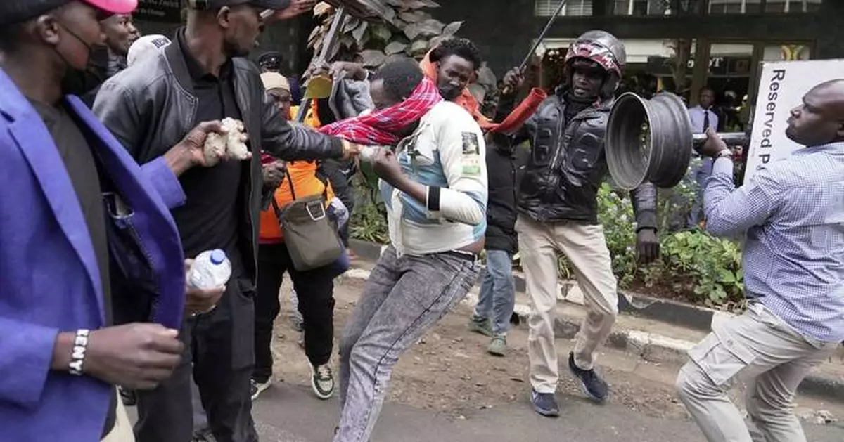 Kenyan police shoot protester at close range during latest protests over blogger's death