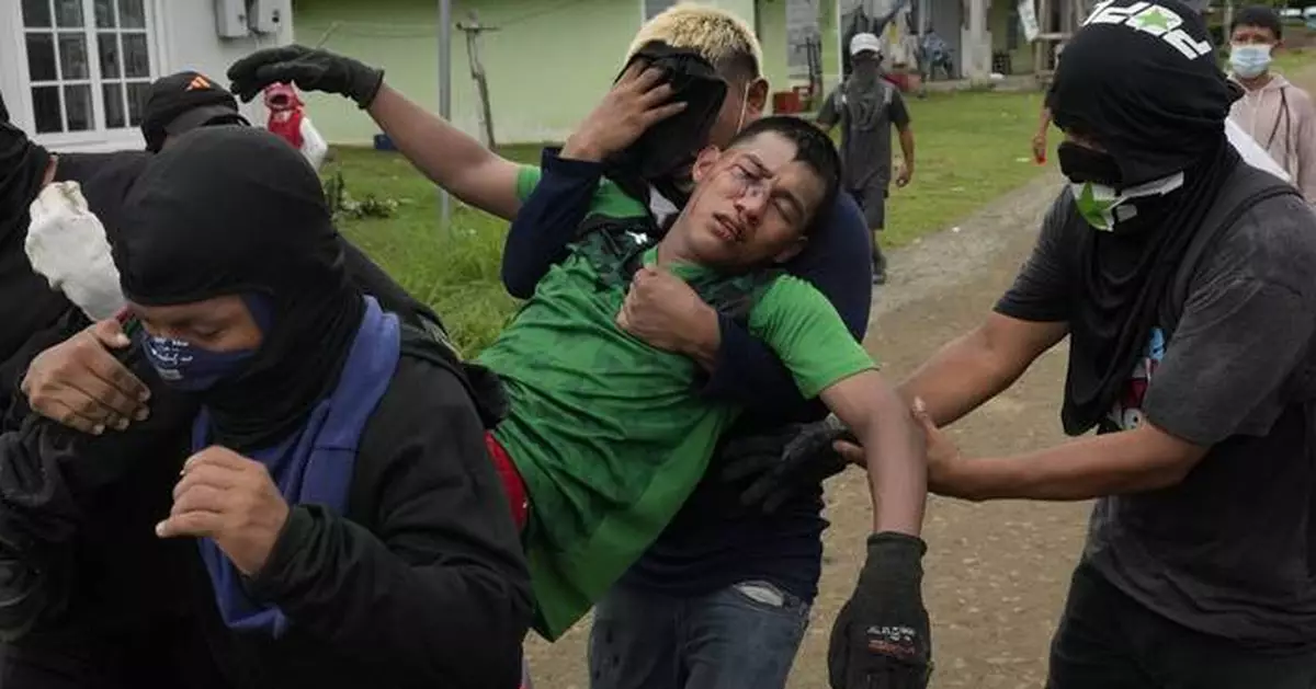Protesters and police clash in eastern Panama