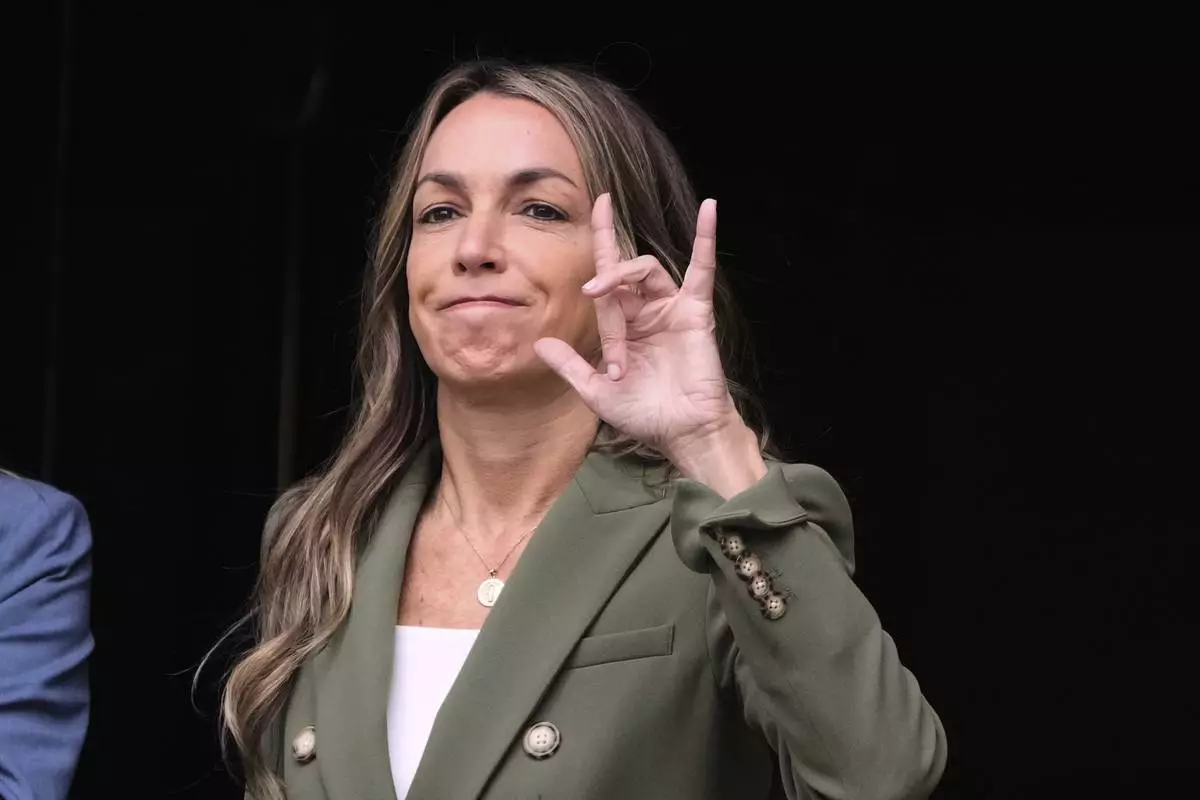 Karen Read gestures to her supporters while departing Norfolk Superior Court during jury deliberations at her trial, Tuesday, June 17, 2025, in Dedham, Mass. (AP Photo/Charles Krupa)