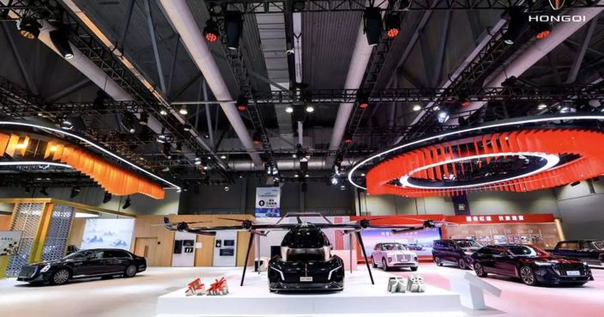 When Golden Sunflower Meets Bauhinia: HONGQI Showcases Oriental Luxury at 2025 International Automotive and Supply Chain Expo(Hong Kong)