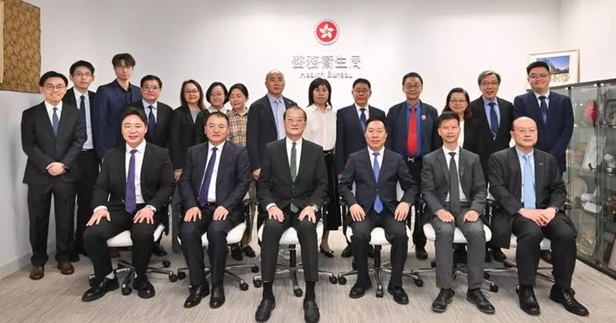 Health Secretary Discusses Biomedicine Development with Chinese Political Consultative Conference Chairman