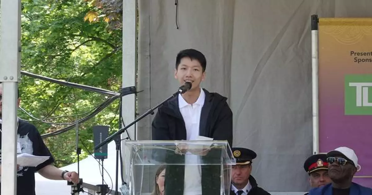 Over 100 Teams Compete at Toronto's 37th International Dragon Boat Race Festival Celebrating Cultural Heritage