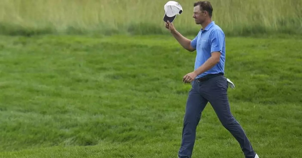 Victor Perez makes first US Open ace at Oakmont in 42 years, pulls within 4 shots of the lead