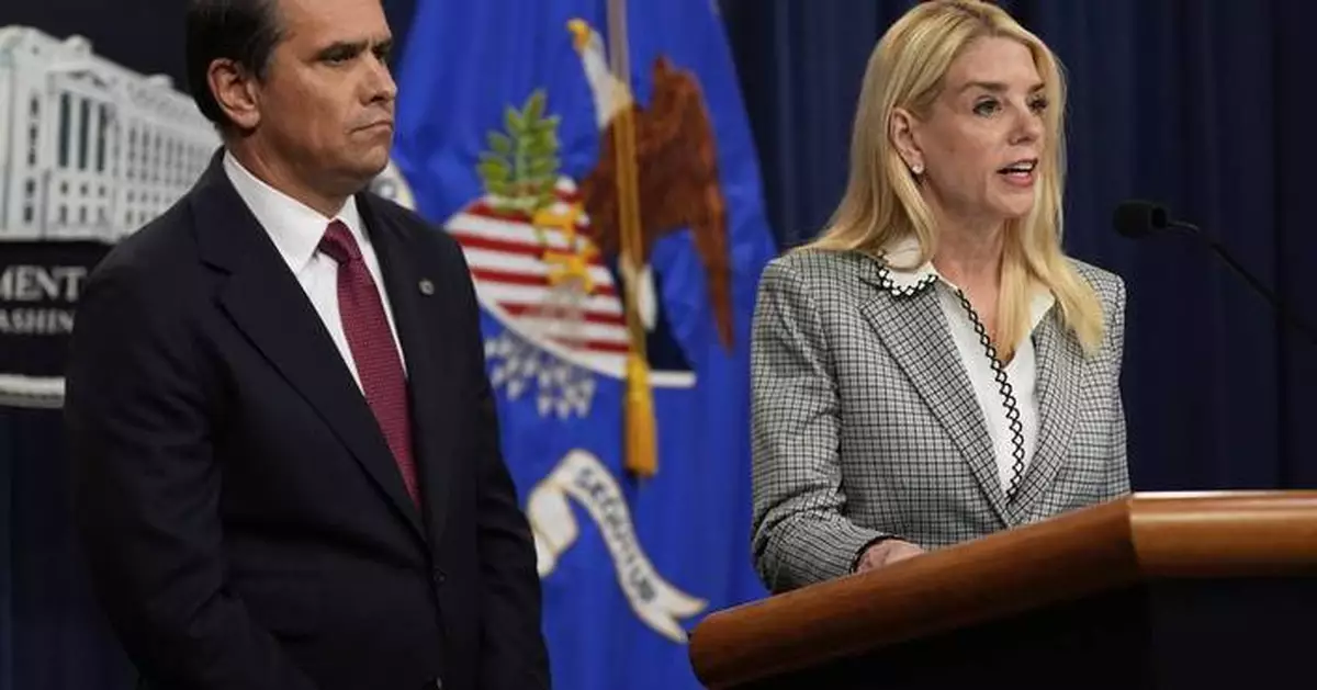 Kilmar Abrego Garcia returned to the US, charged with transporting people in the country illegally