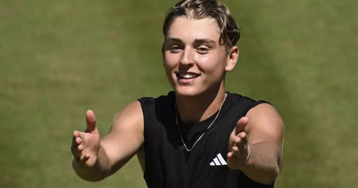 German 17-year-old Engel becomes youngest grass-court quarterfinalist since Becker in 1985