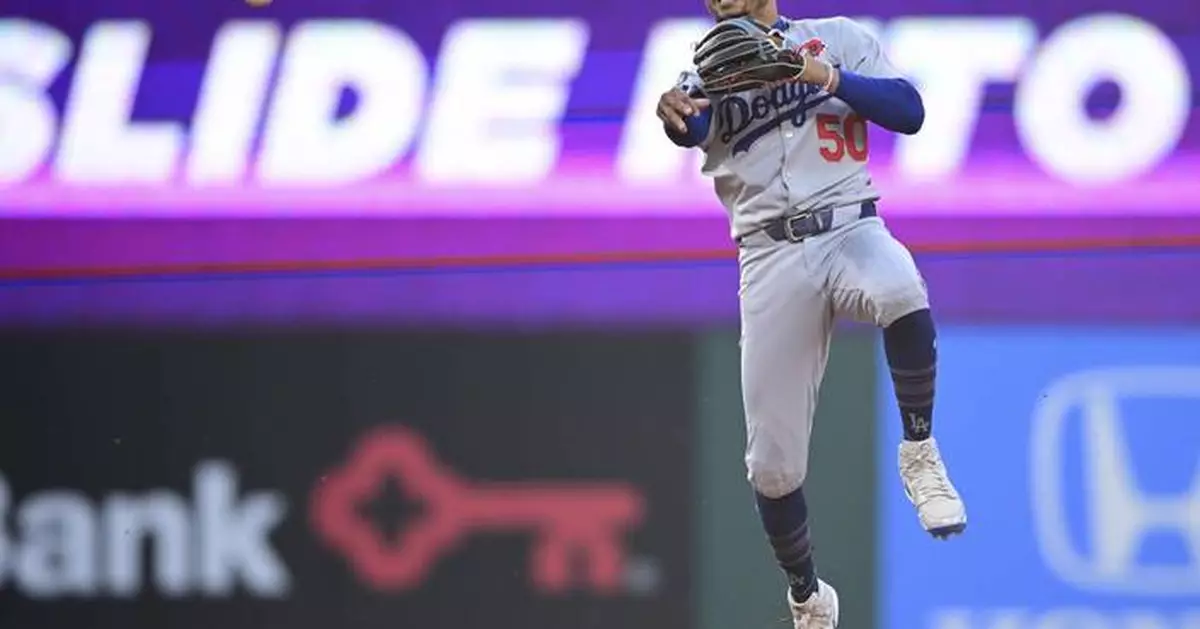 Mookie Betts' late-night mishap leaves Dodgers star sidelined for 2nd straight game with broken toe