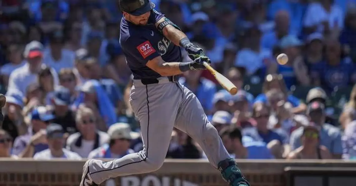 Raleigh homers twice, breaks Bench's record in the Mariners' 9-4 victory over the Cubs