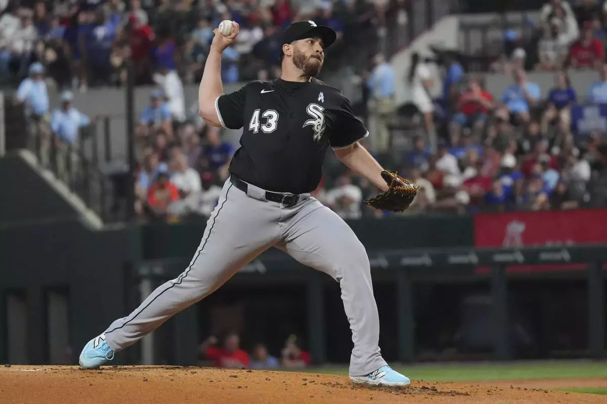 CORRECTS TO AARON CIVALE NOT AARON CIVALEL - Chicago White Sox starting pitcher Aaron Civale throws during the first inning of a baseball game against the Texas Rangers, Sunday, June 15, 2025, in Arlington, Texas. (AP Photo/LM Otero)