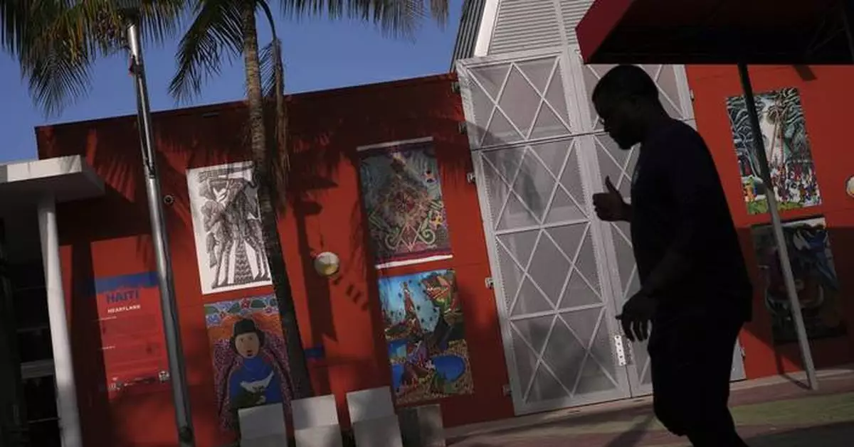 Some visitors report extra scrutiny at US airports as Trump's new travel ban begins