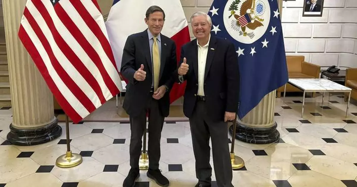 After talks with Zelenskyy and Macron, US senators warn: Putin 'is preparing for more war’