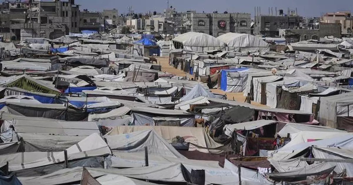 Israel backs an anti-Hamas armed group known for looting aid in Gaza. Here's what we know