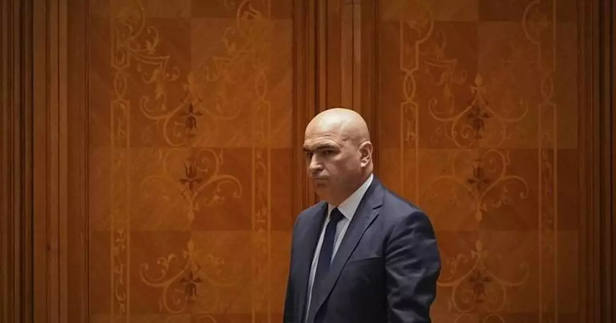 Romanian lawmakers vote in favor of pro-EU coalition, aiming to end protracted political crisis