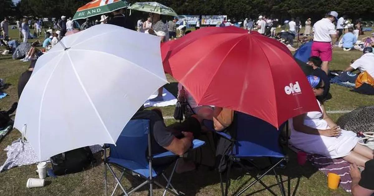 Wimbledon is hit by record-breaking Day 1 temperatures as the tournament gets started