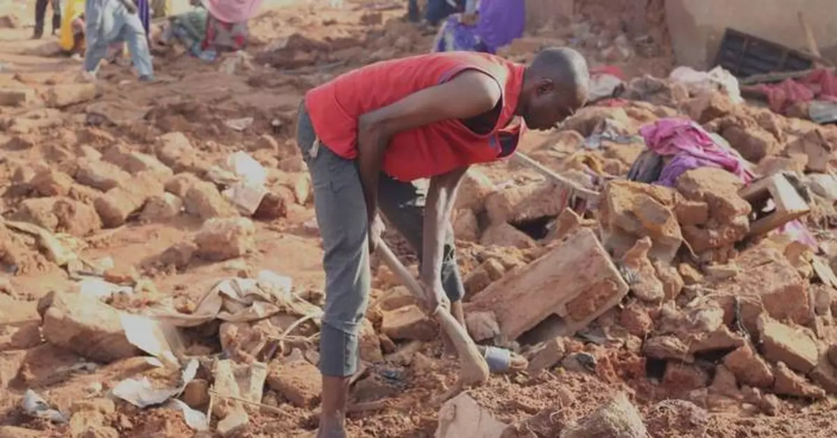 Death toll reaches at least 200 in Nigerian town submerged in floods as rescue efforts halted