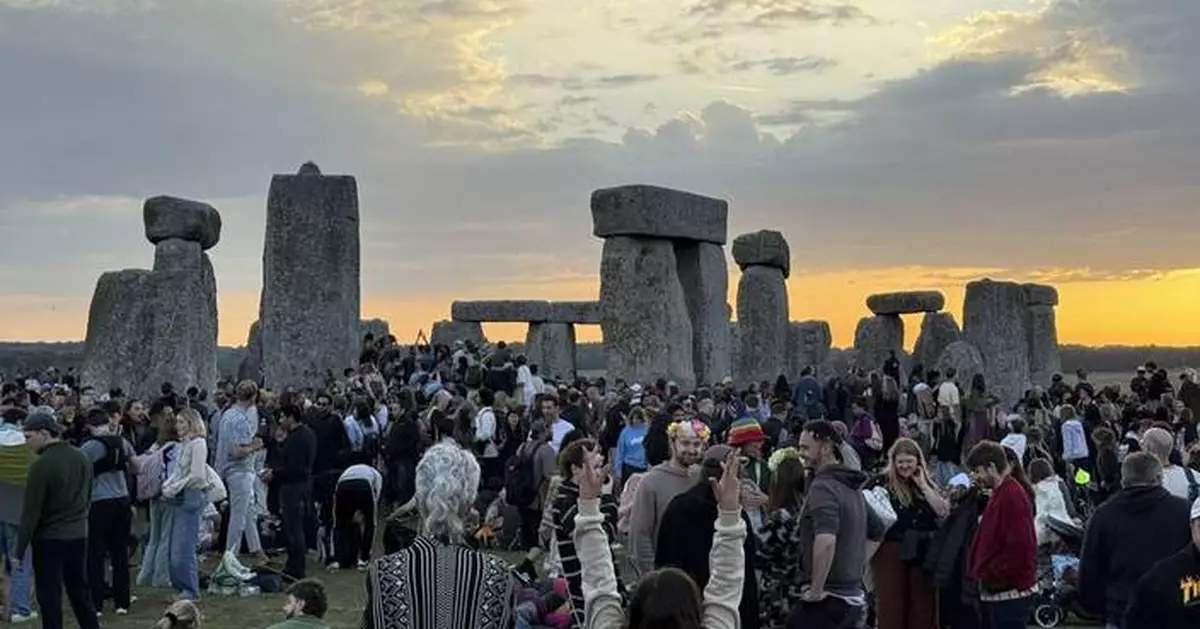 Sunrise at Stonehenge draws druids, pagans and revelers to celebrate the summer solstice