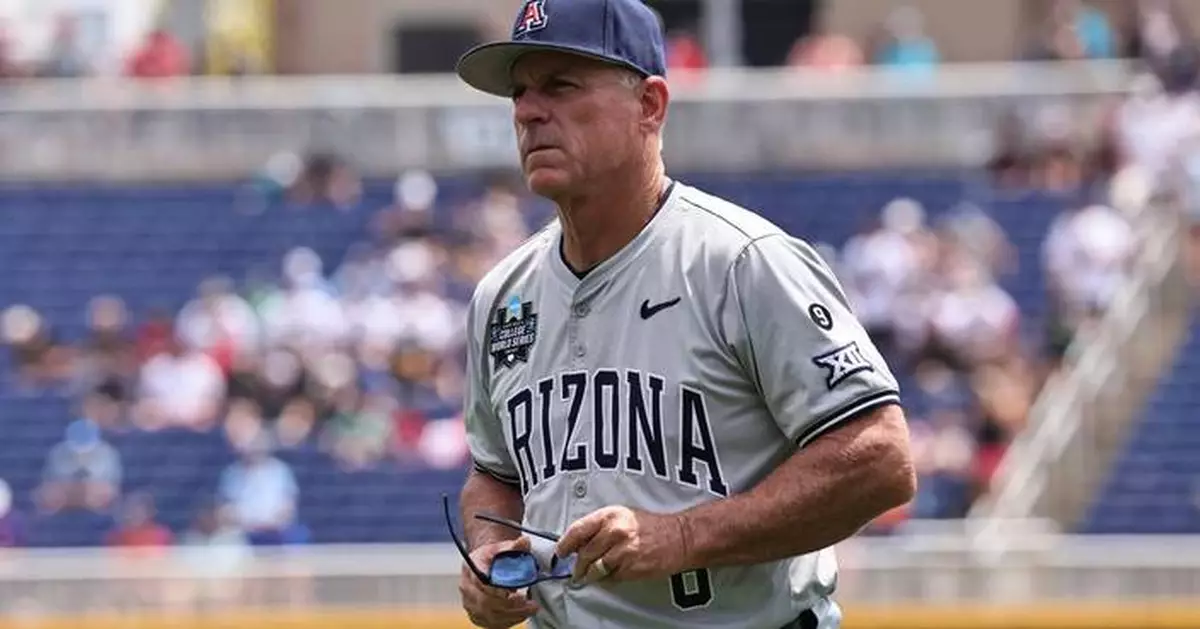 Arizona extends baseball coach Chip Hale's contract 4 years through 2030