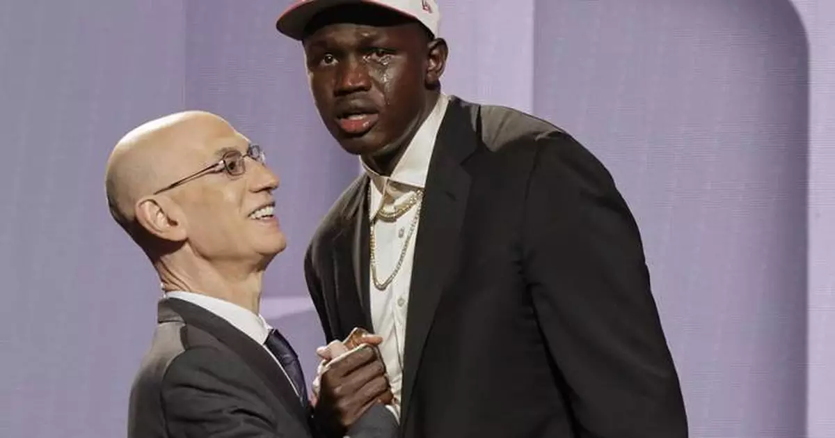 Suns' revamped front office has busy 2 days, grabs Rasheer Fleming with first pick of second round