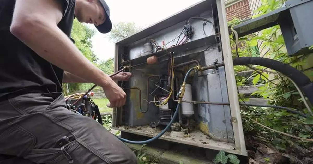 Eastern half of US sweltering again, with dangerous heat wave expected to last until midweek