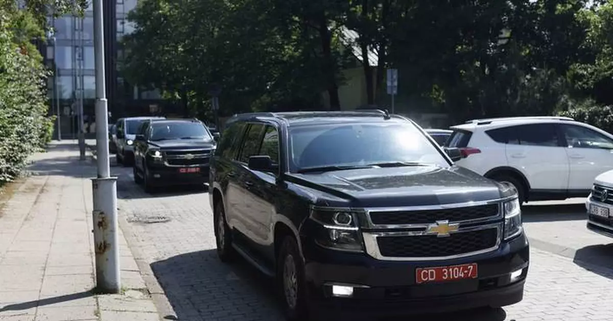 Belarus frees dissident Siarhei Tsikhanouski and 13 others after a rare visit from top US envoy