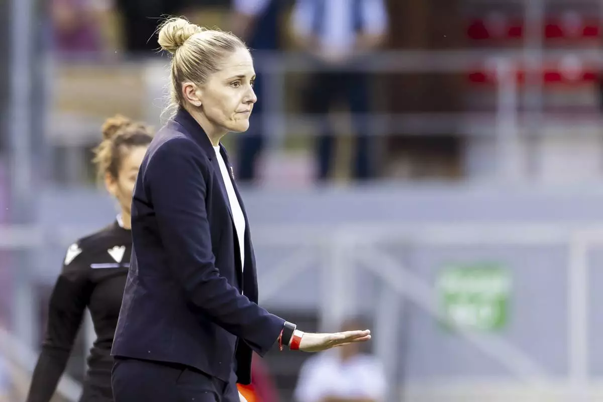 Norway's head coach Gemma Grainger gestures during the Women's Nations League, group A2, soccer match between Switzerland and Norway in Sion, Switzerland, Tuesday, June 3, 2025. (Salvatore Di Nolfi/Keystone via AP)