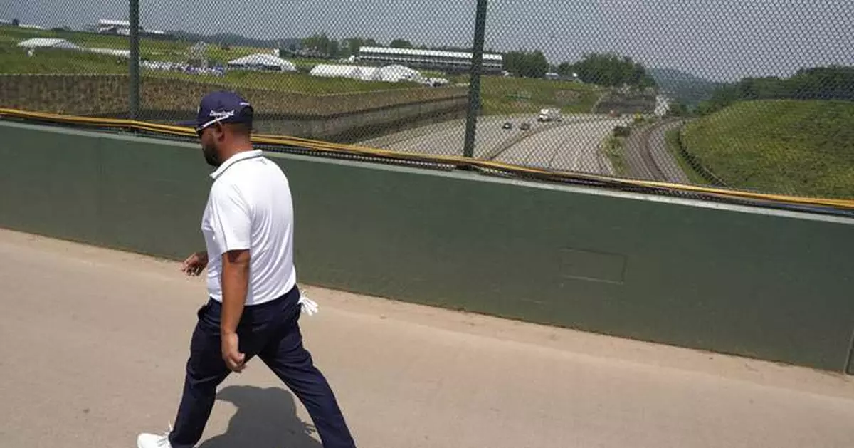 A golf course with a 6-lane highway? Welcome to the US Open at Oakmont, where I-76 somehow blends in